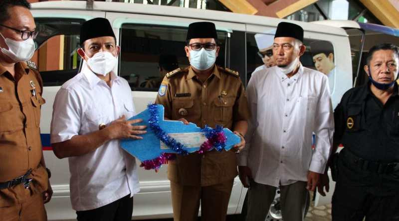 Walikota Bantu Ambulance Untuk Ponpes Al Huda Bengkulu