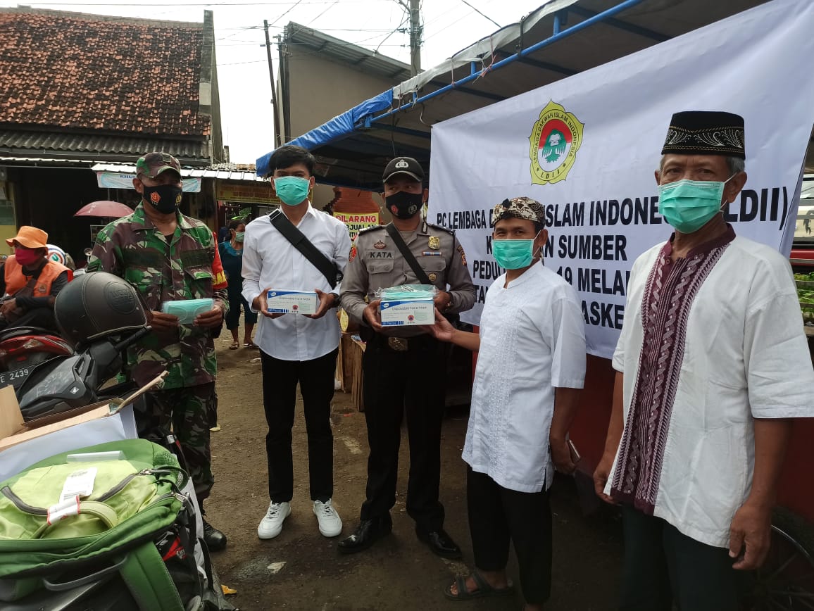 Tekan Penyebaran Covid-19, PC Sumber Bagikan Masker Ke Masyarakat