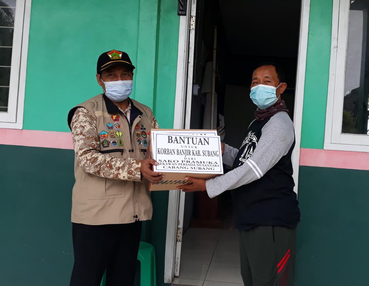 SAKOCAB SPN SUBANG MEMBAGIKAN BANTUAN KORBAN BANJIR DI  PAMANUKAN