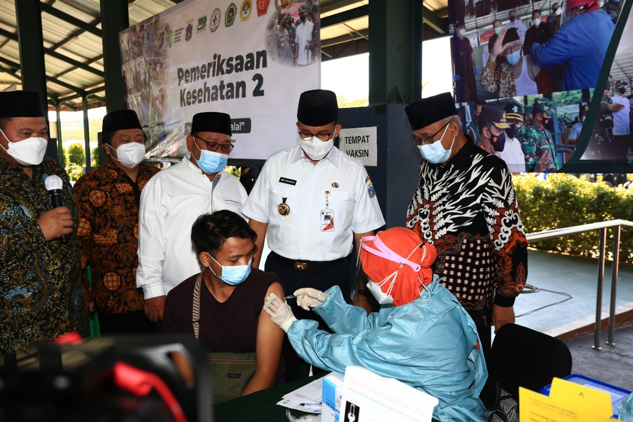 Anies Baswedan Apresiasi Ponpes Minhaajurrosyidin Jadi Pusat Vaksinasi Covid-19