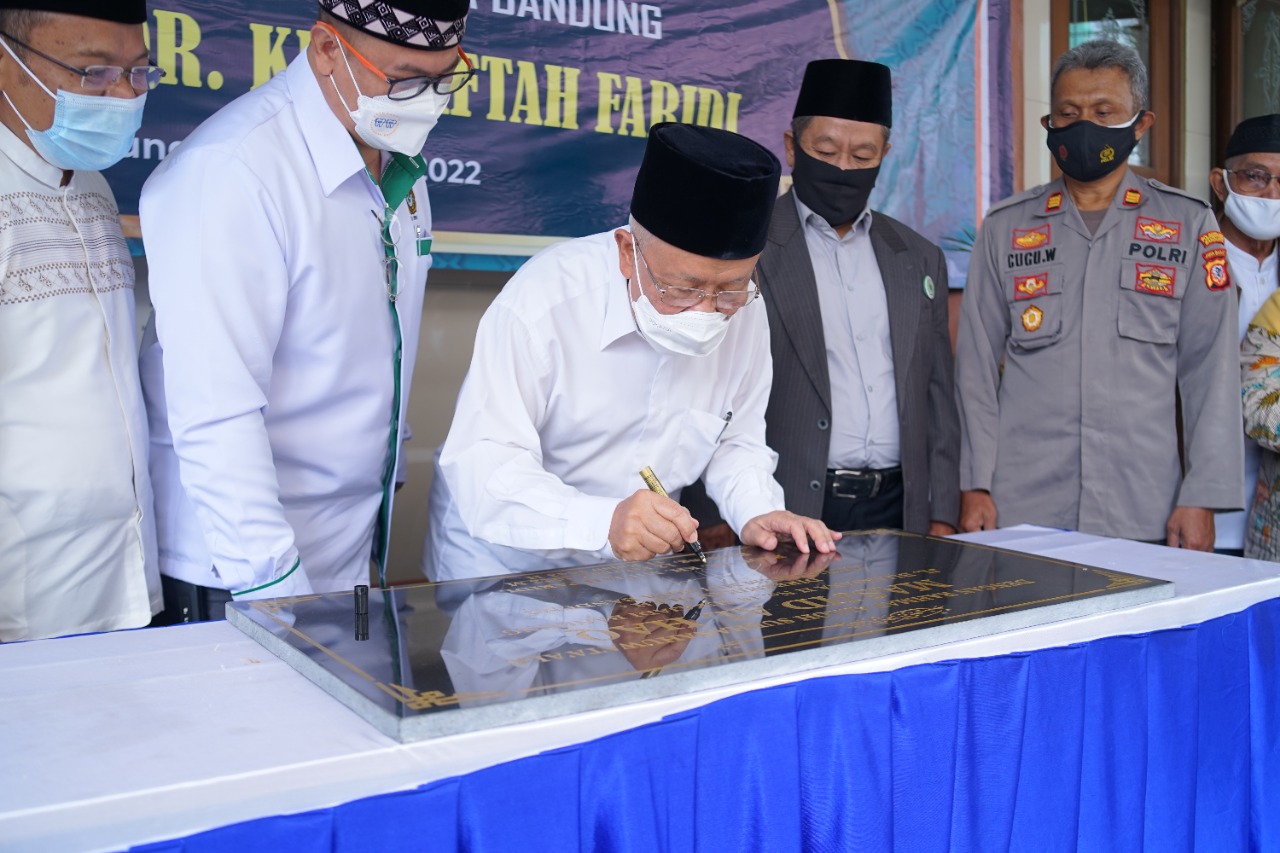Miftah Faridl : Jaal Haq Wajahaqal Batil, Kebenaran Telah Datang dan yang Batil Telah Lenyap