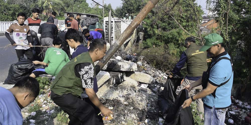 Kerja Bakti LDII Karawang, Upaya Nyata untuk Melestarikan Sungai Citarum