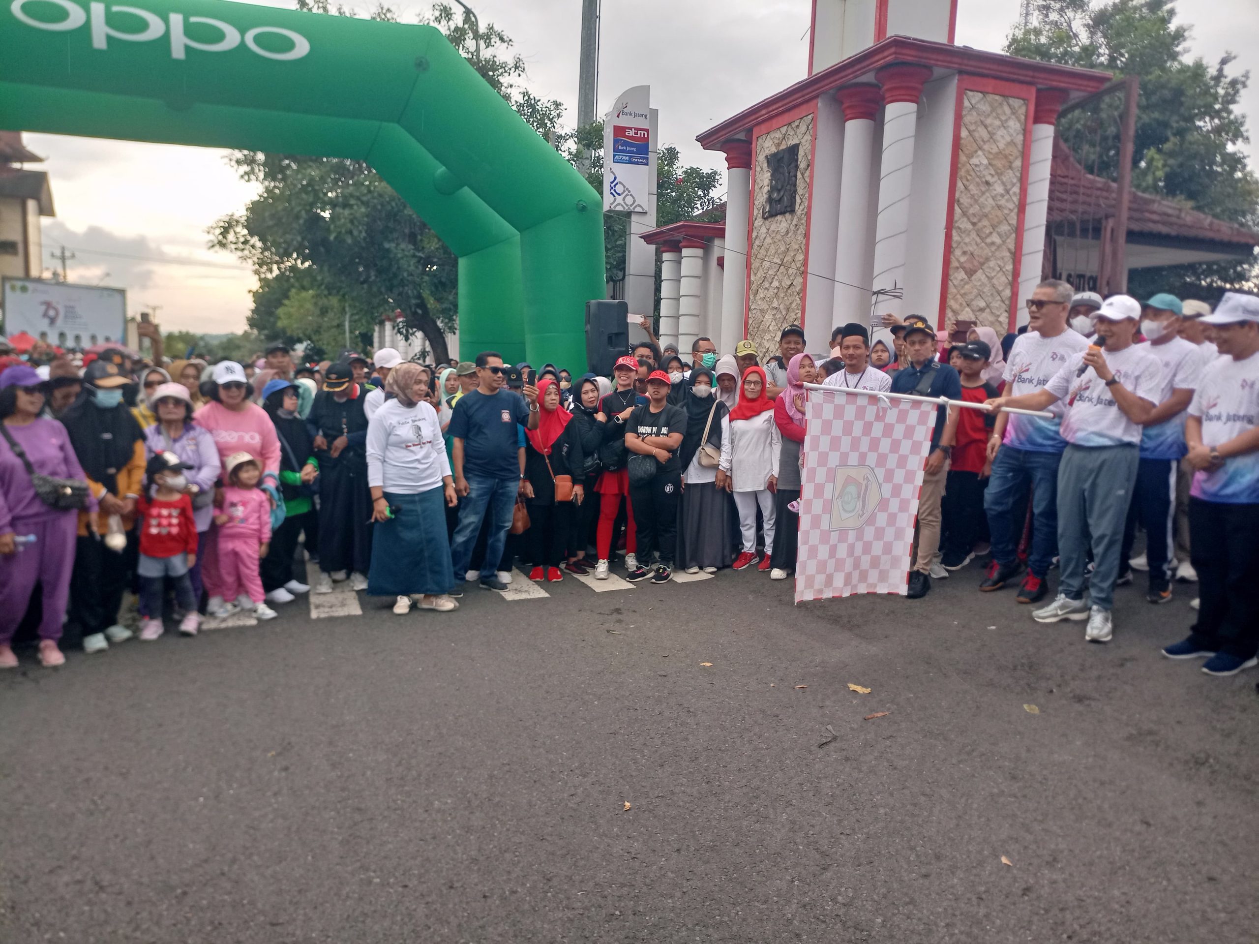LDII Wonogiri Ikut Jalan Sehat Hari Amal Bakti Kemenag ke-79