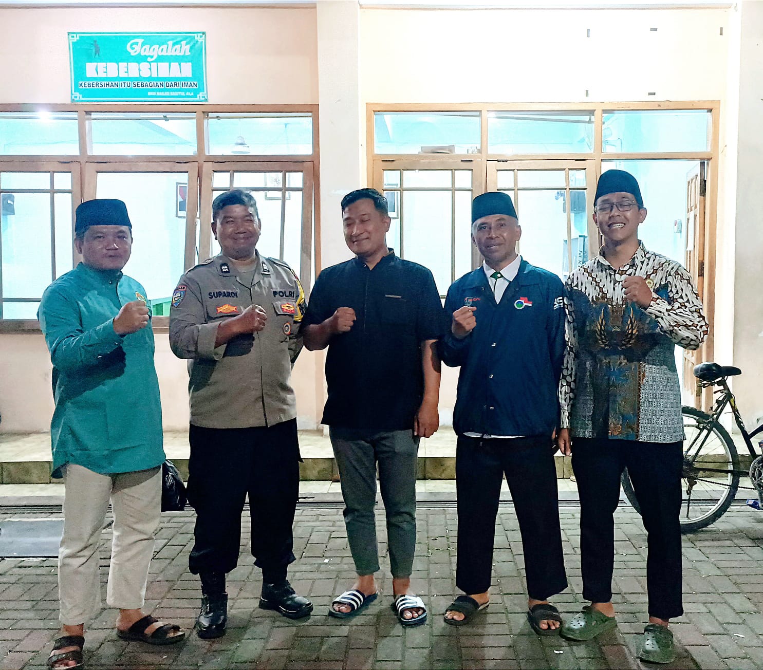 Bhabinkamtibmas Apresiasi Pengajian Akhir Tahun LDII Mekarrahayu