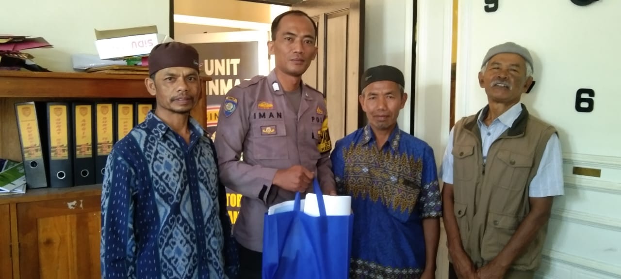 LDII Pasirjambu Distribusikan Kalender dan Majalah Nuansa ke Pejabat