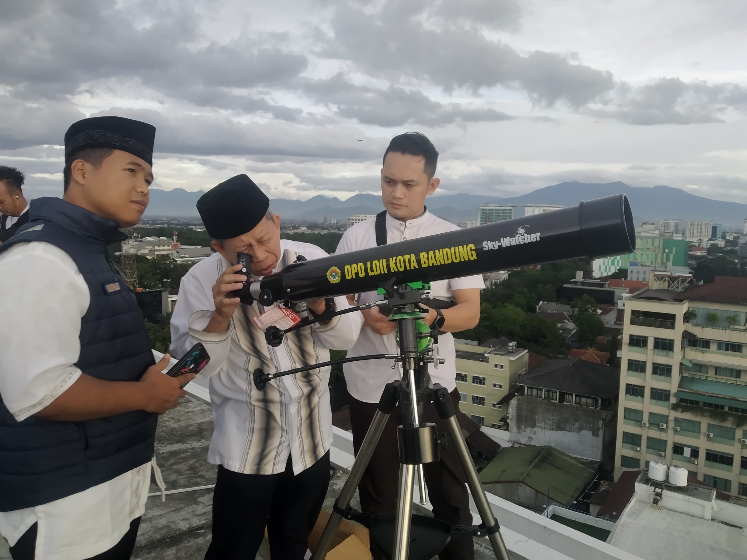 LDII Kota Bandung Pantau Hilal di Observatorium Al Biruni Unisba