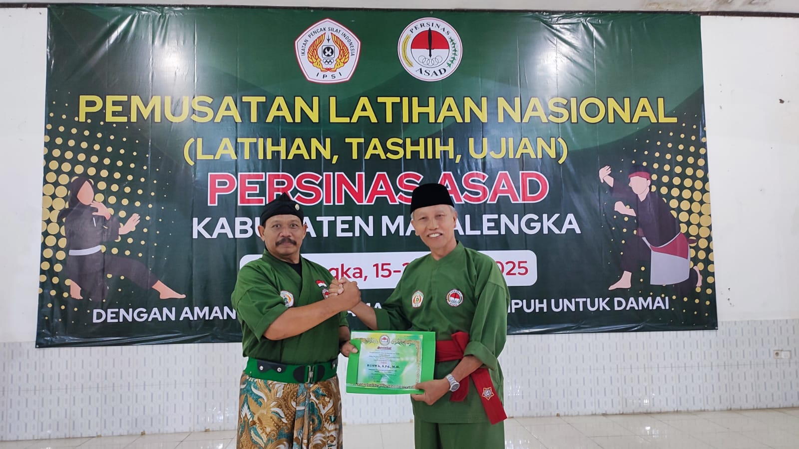 Ketua LDII Indramayu Terima Sabuk Merah Kehormatan dari Persinas ASAD