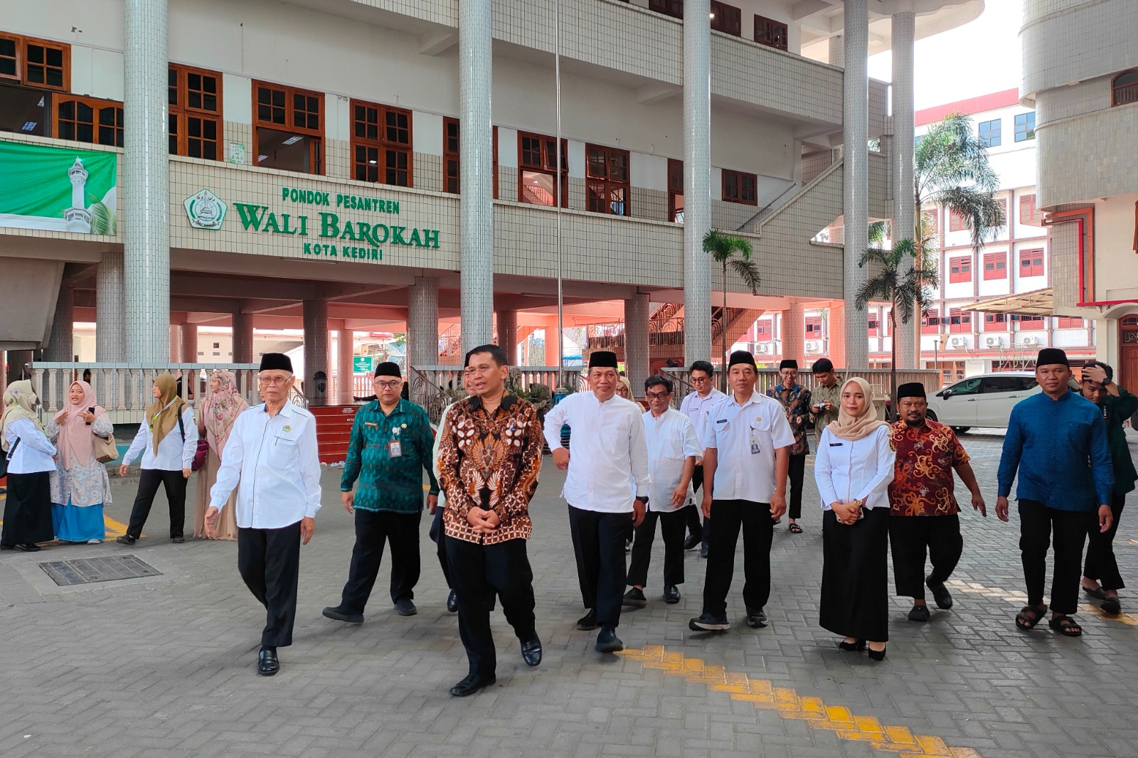Kunjungi Ponpes Wali Barokah, Prof Erwin Puji Kolaborasi Kesehatan Santri