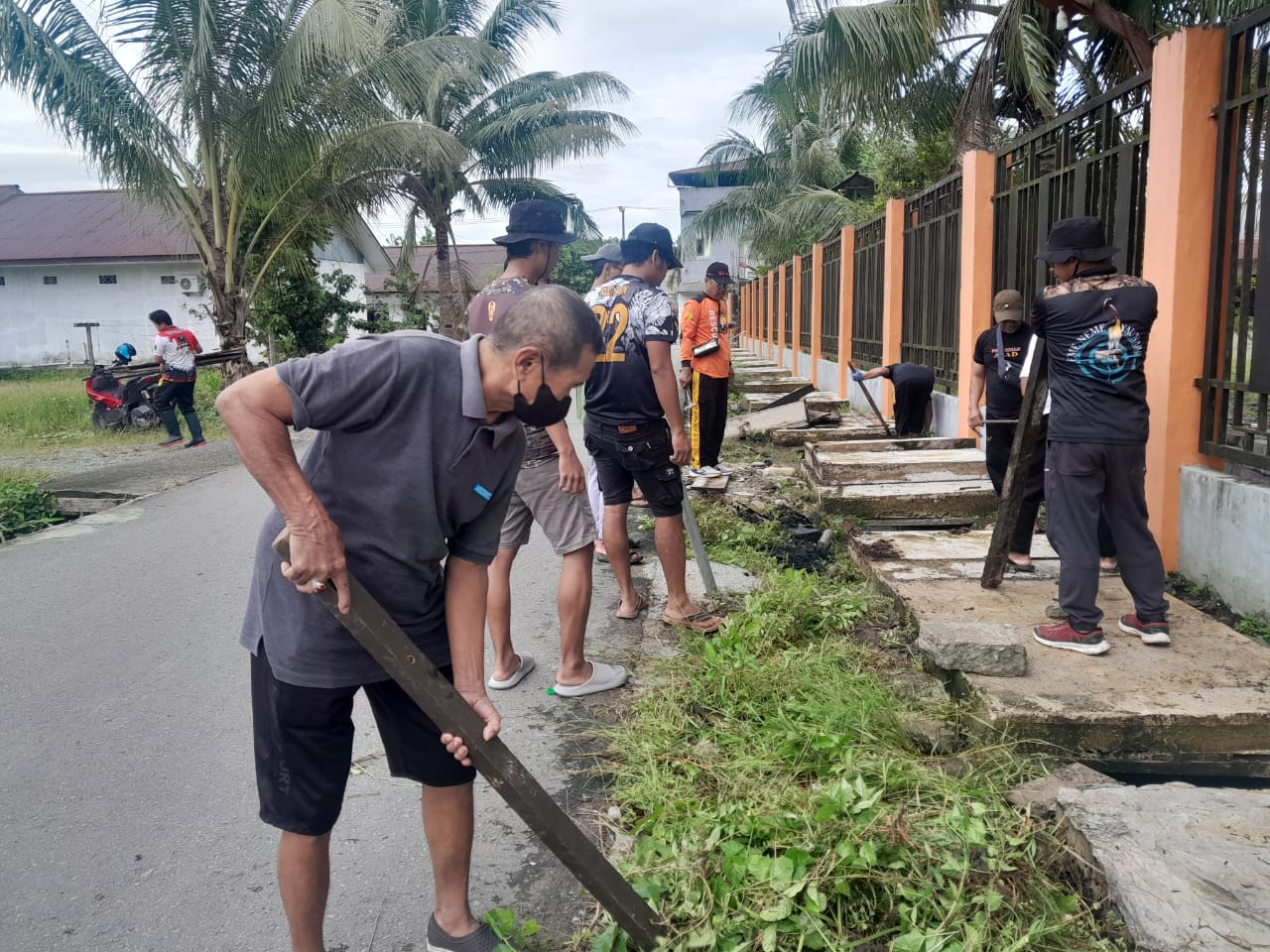 LDII Timika Gelar Aksi Bersih Lingkungan di Distrik Wania