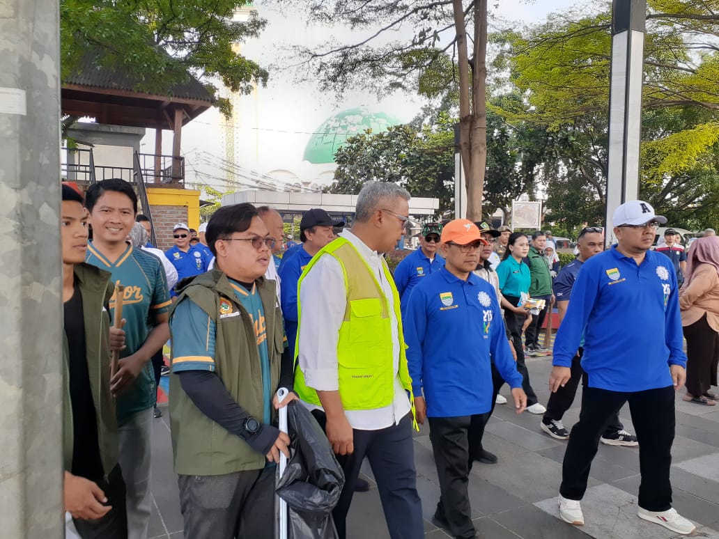 LDII Kota Bandung Ikut Beberesih Bareng Warga di Hari Jadi ke-215