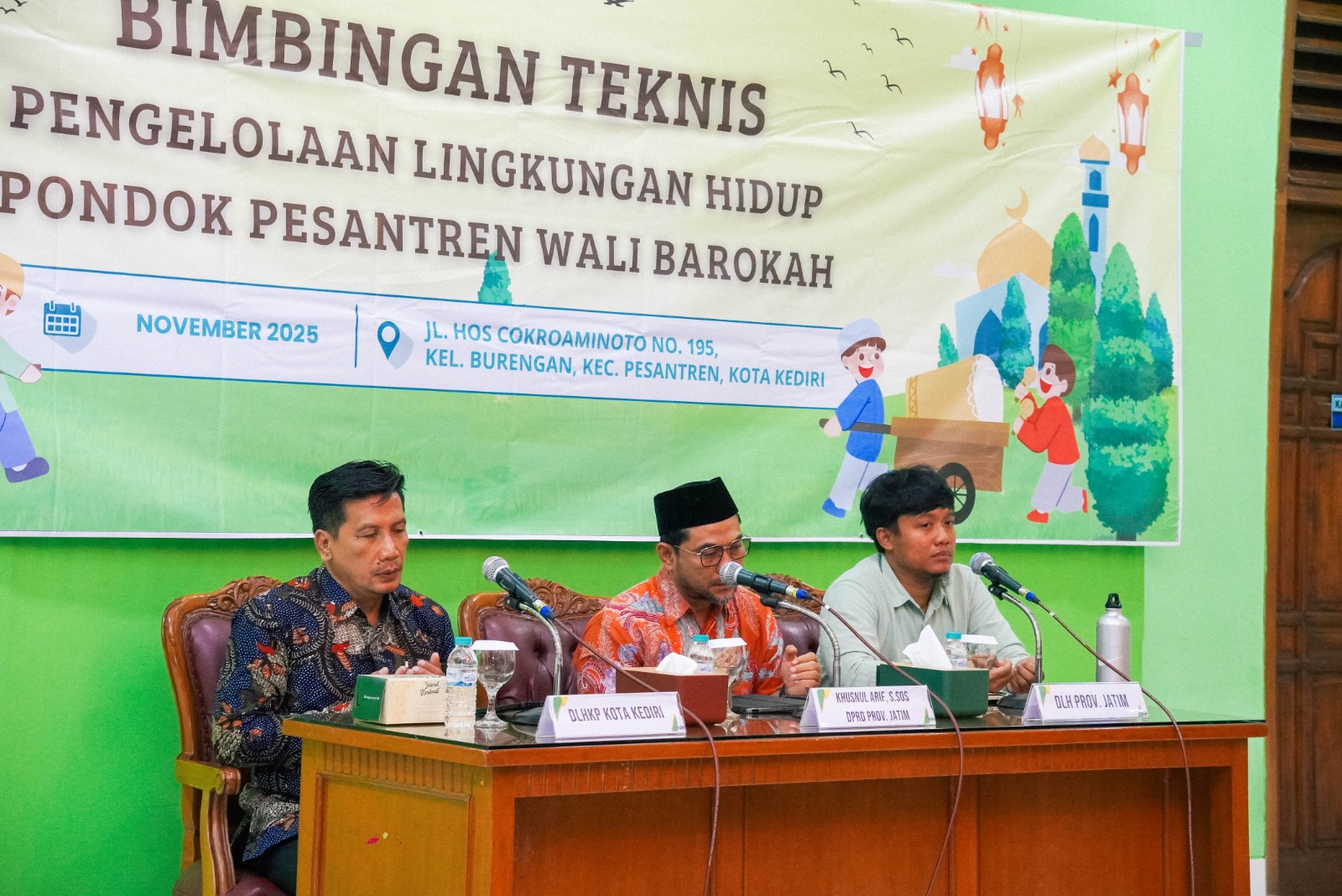 Matangkan Eco Pesantren, Wali Barokah Paparkan PLTS dan Inovasi Kelola Sampah kepada DLH Jatim